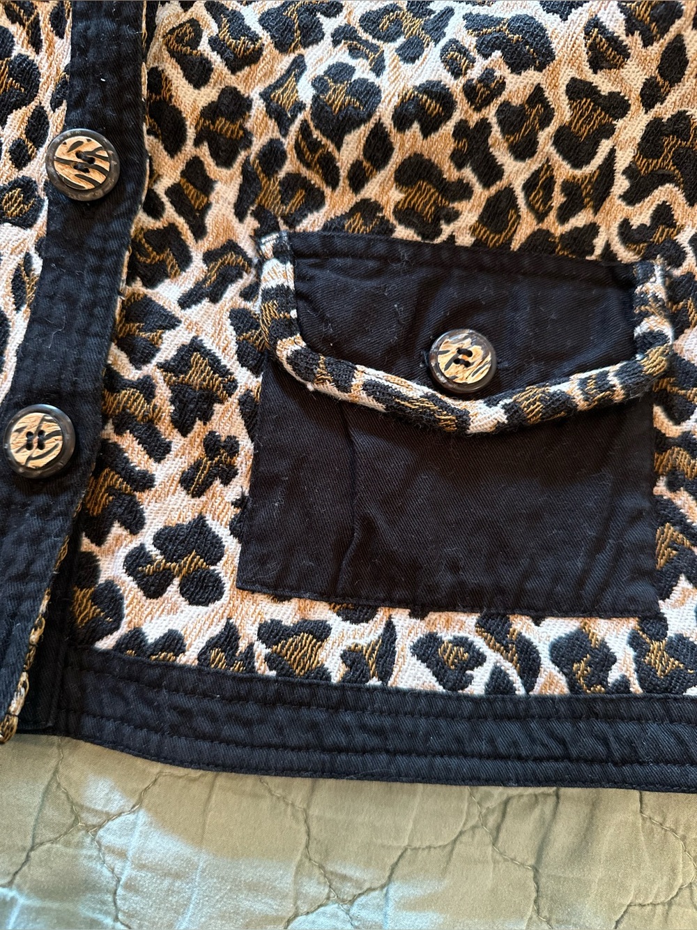 Vintage Sleeveless Leopard-Print Button Down Top in Black & Cream - Picture 7 of 11